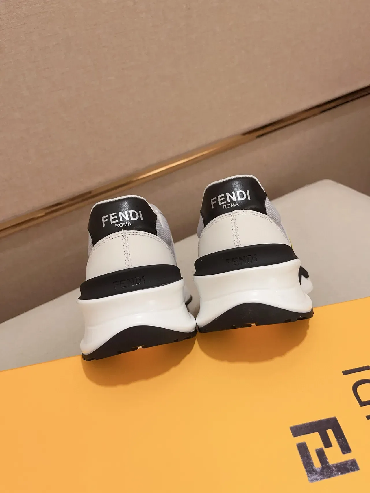 Fendi Blanc Noir Semelle épaisse Haut en matériau mixte Sneakers lifestyle 2