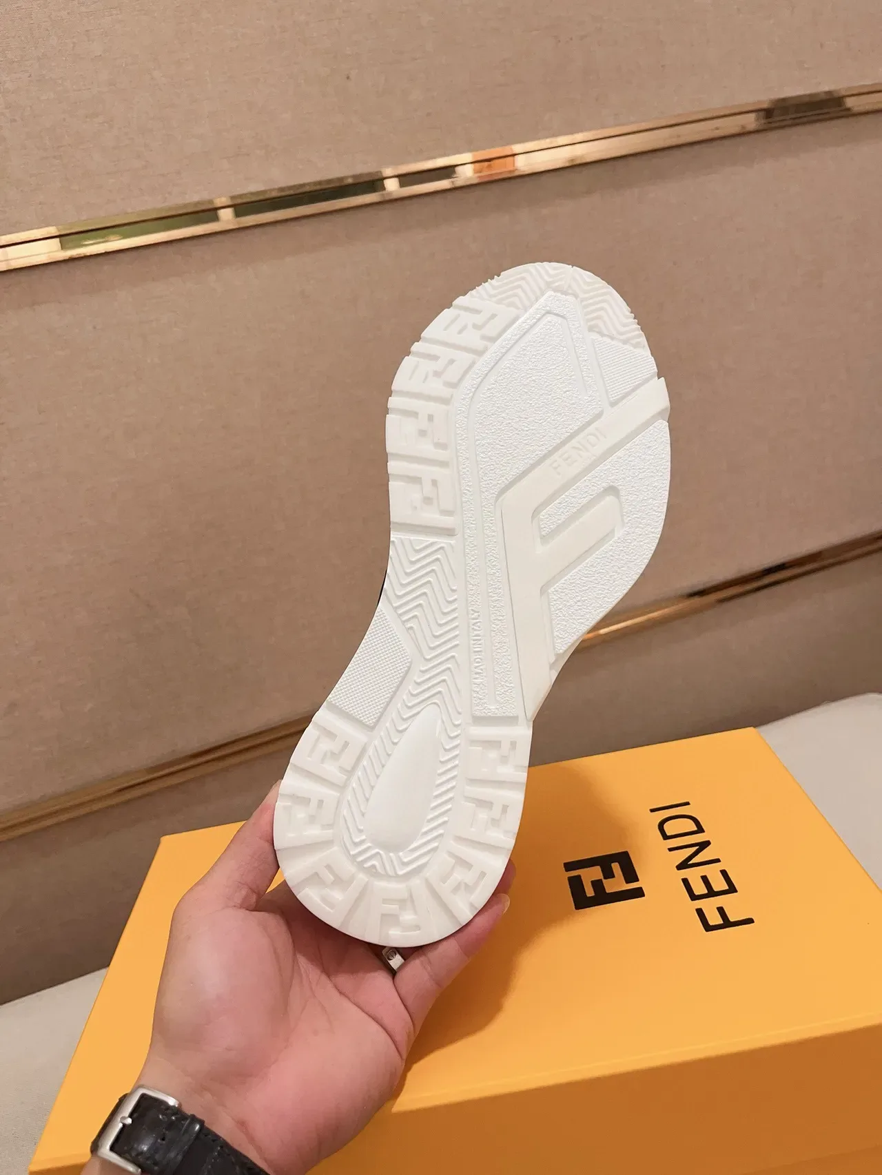 Fendi Blanc Noir Semelle épaisse Haut en matériau mixte Sneakers lifestyle 3
