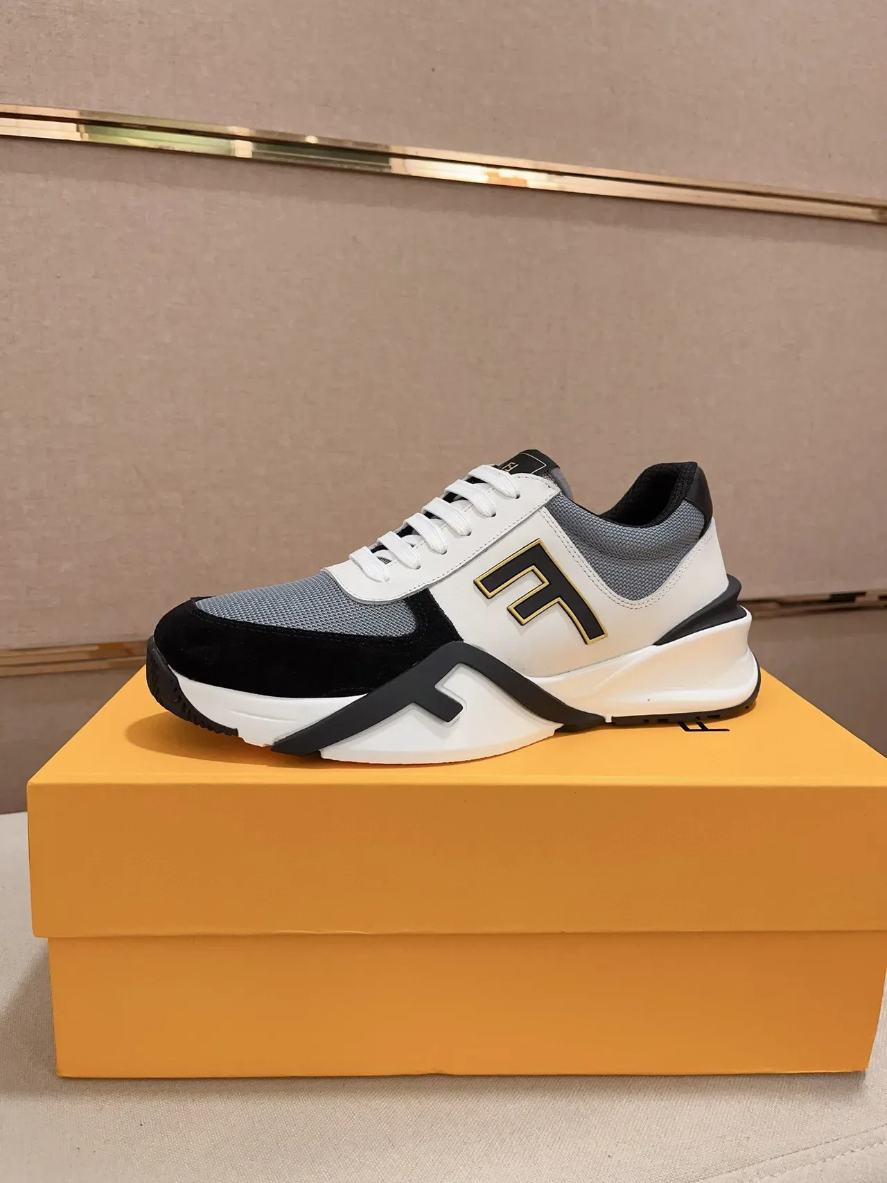 Fendi Blanc Noir Semelle épaisse Haut en matériau mixte Sneakers lifestyle 4