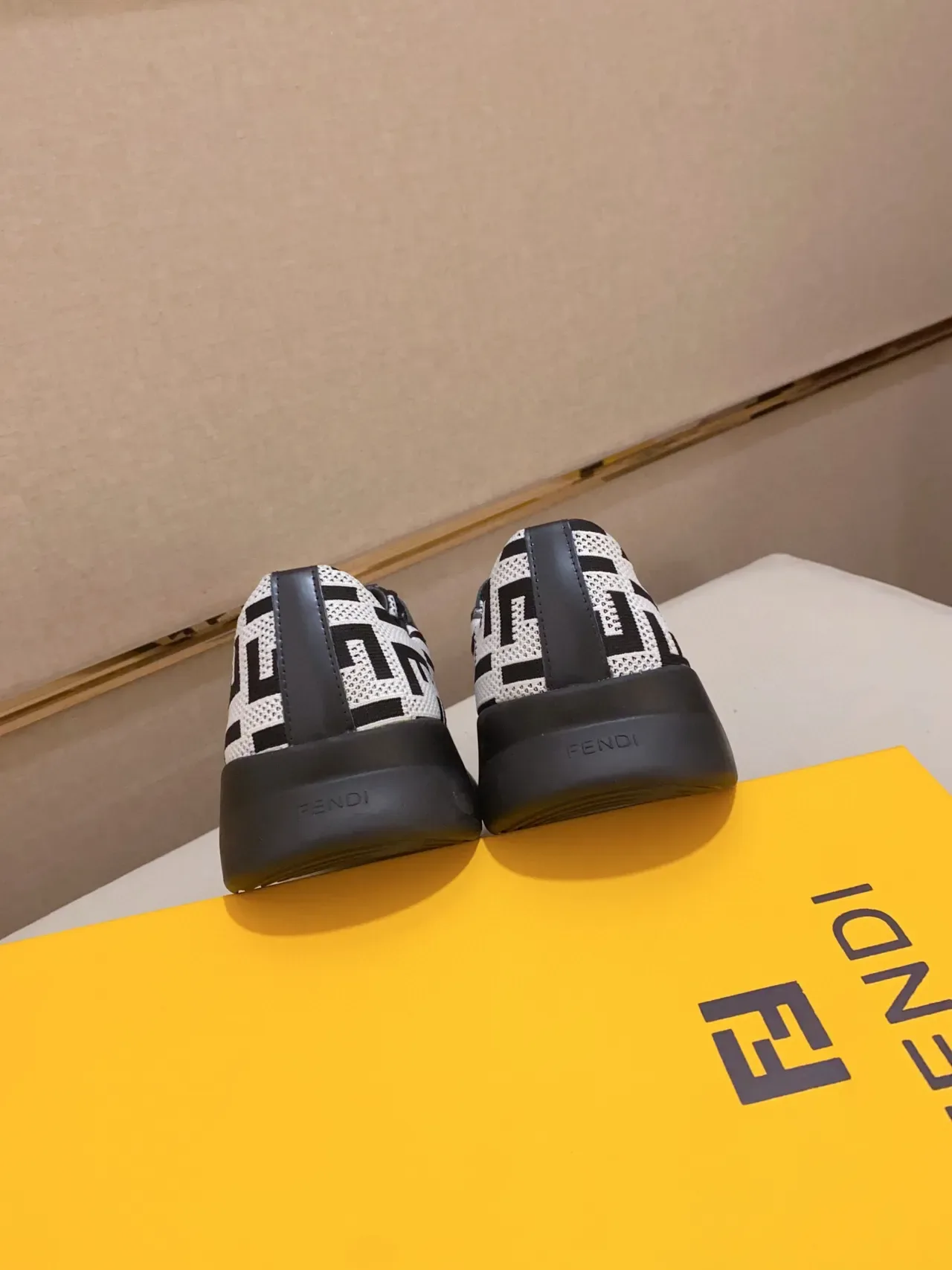 Fendi Branco Preto Monogram Tricô Superior Sola Esculpida Tênis Chunky 4