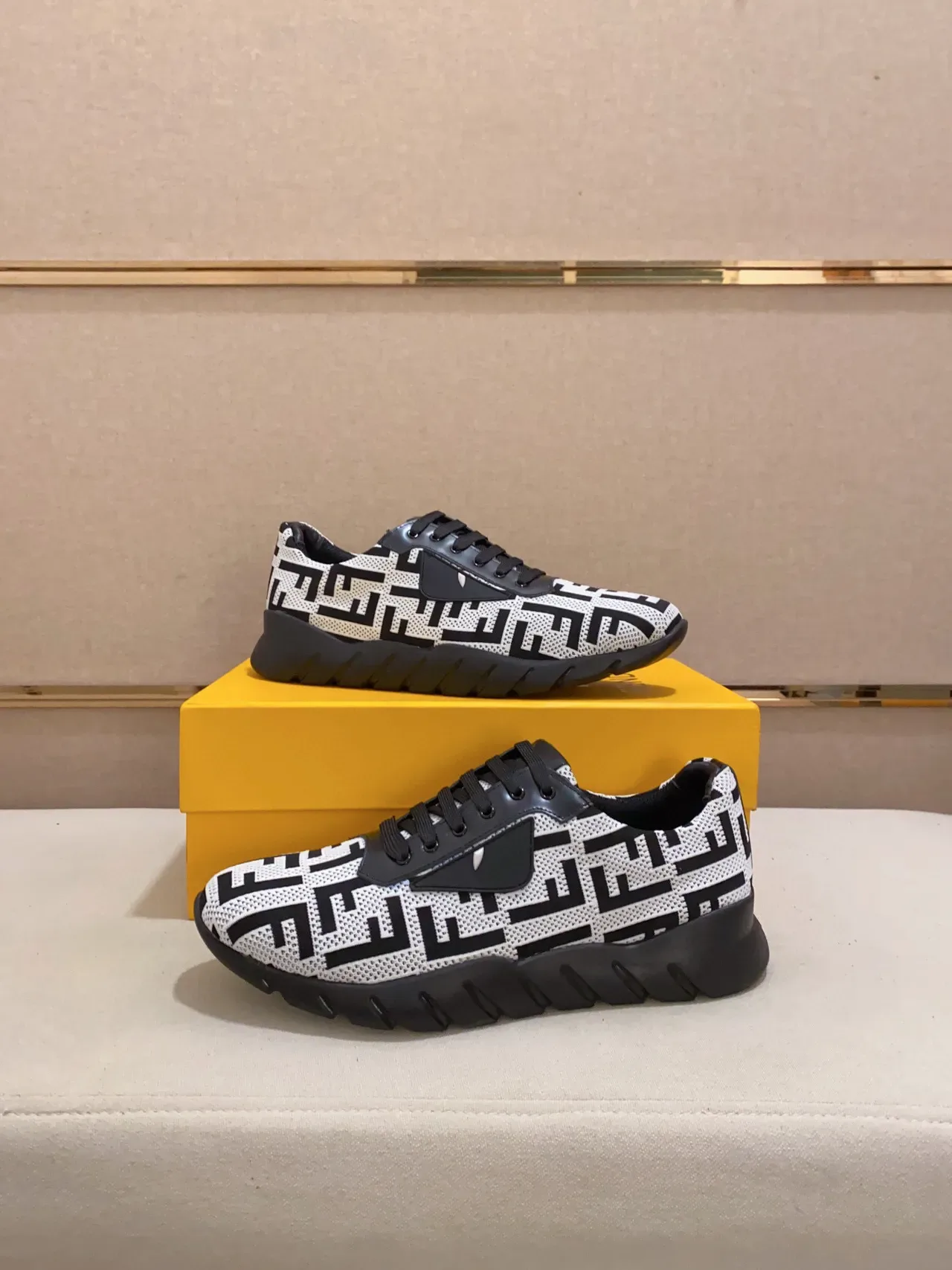 Fendi Branco Preto Monogram Tricô Superior Sola Esculpida Tênis Chunky 5