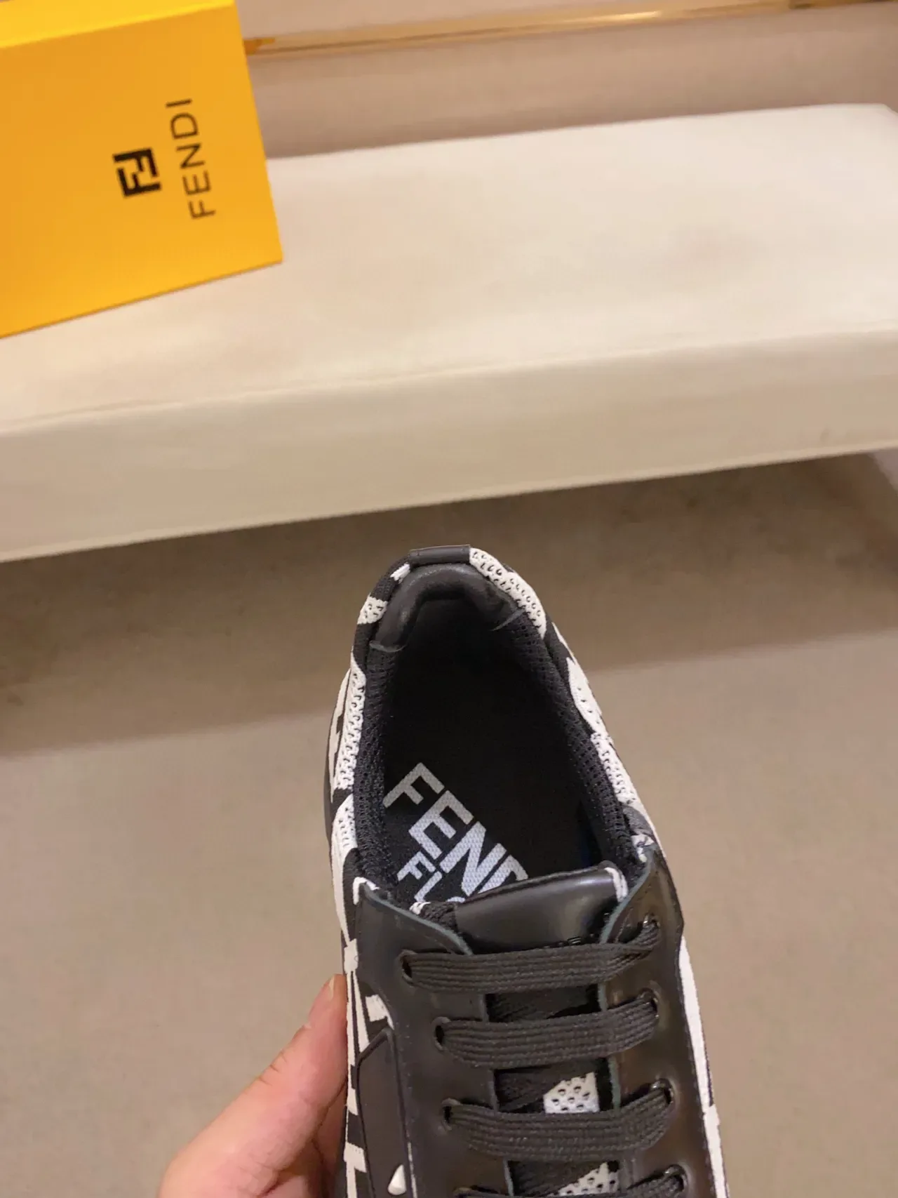 Fendi Branco Preto Monogram Tricô Superior Sola Esculpida Tênis Chunky 6