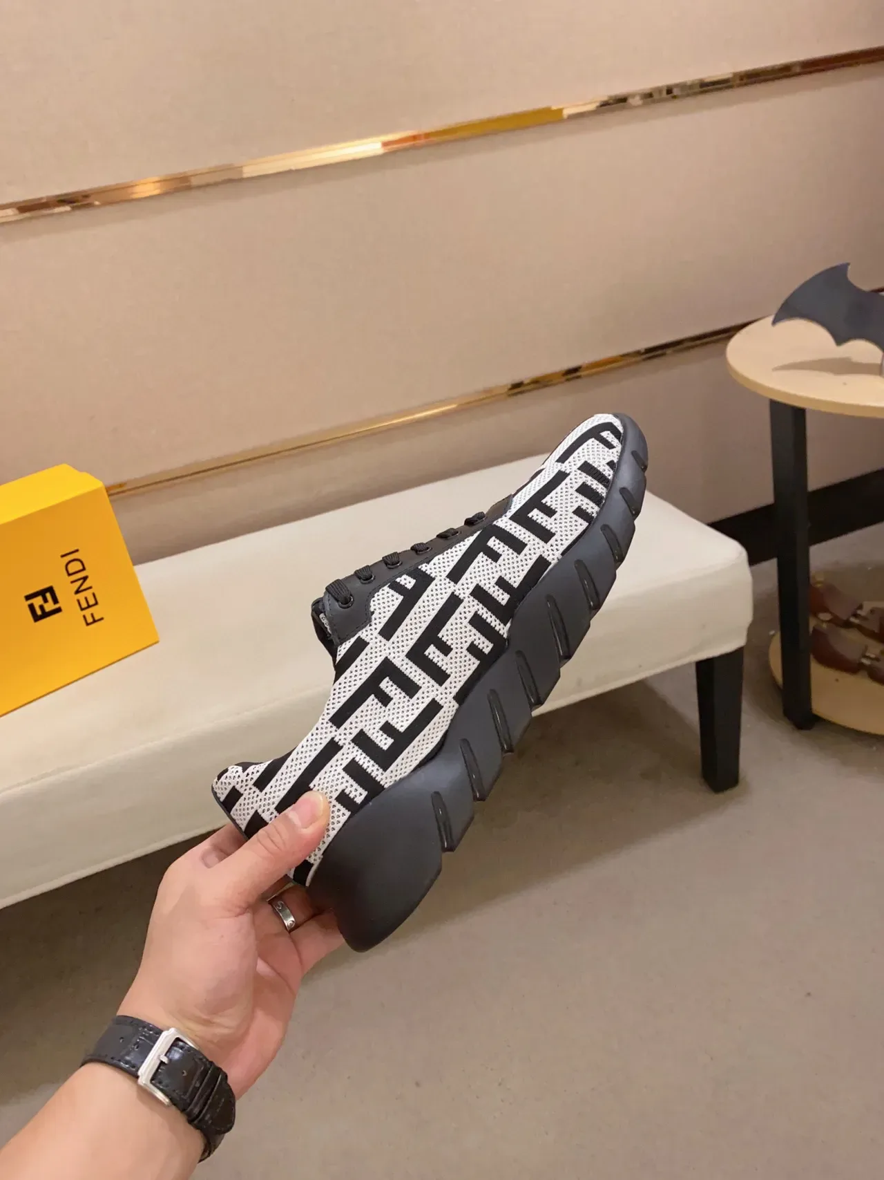 Fendi Branco Preto Monogram Tricô Superior Sola Esculpida Tênis Chunky 7