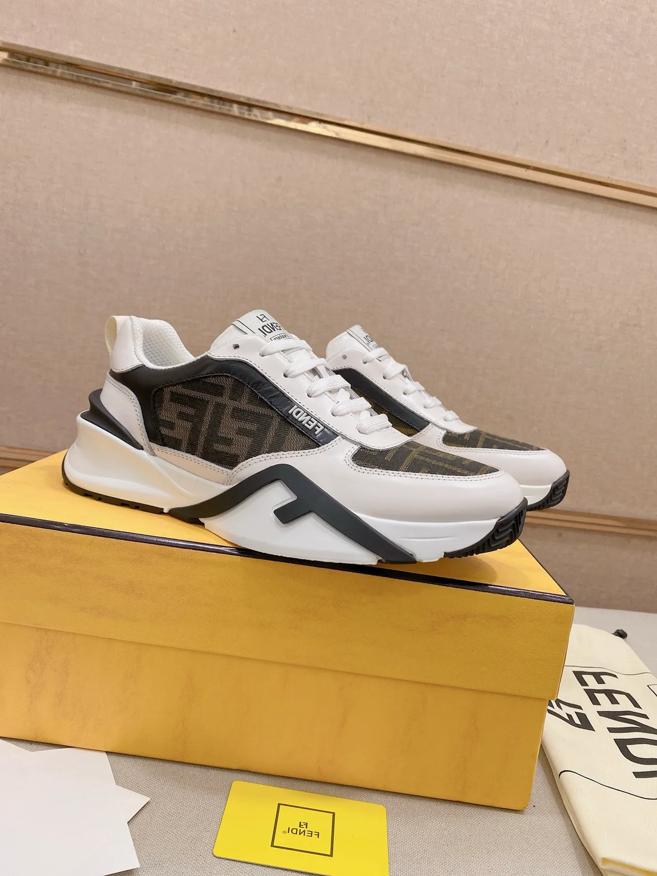 Fendi Blanc Noir Monogrammé Toile Et Cuir Tige Semelle Sculptée Baskets Chunky 5