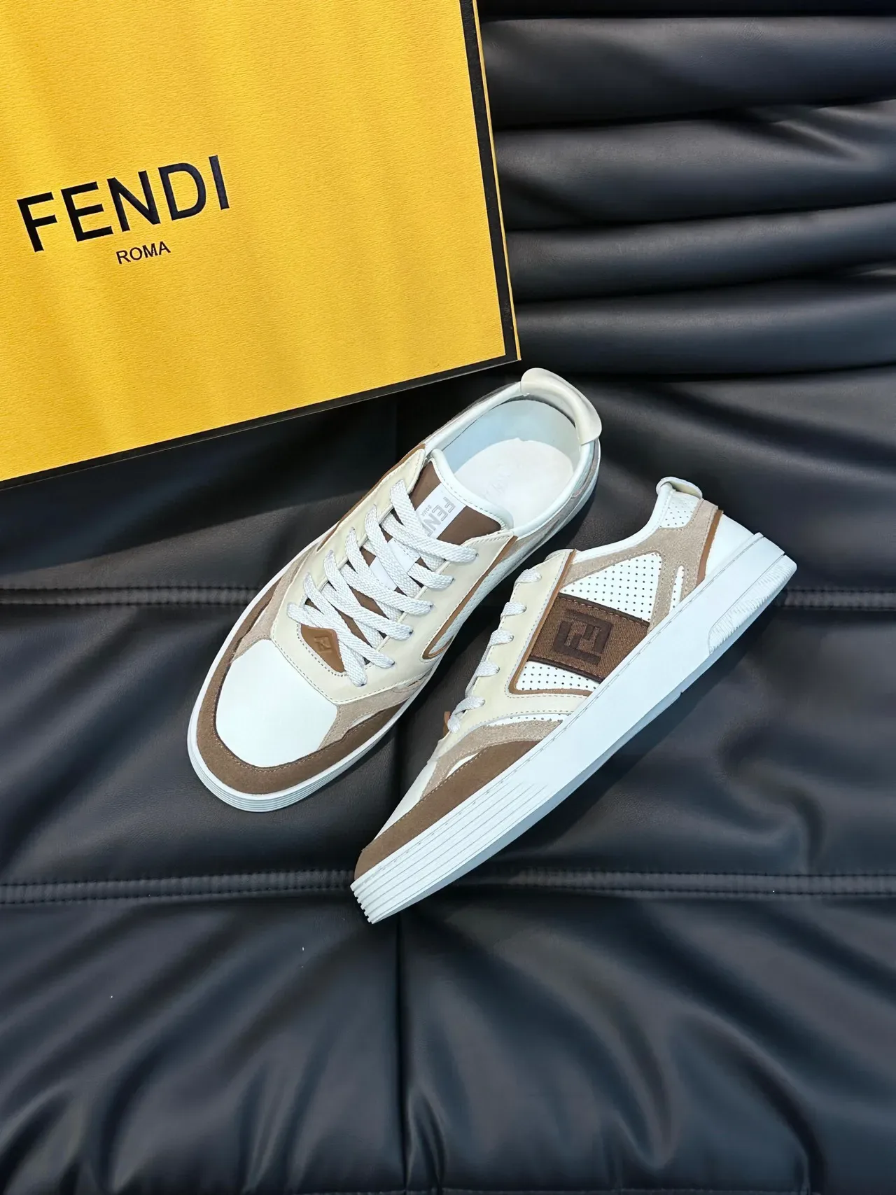 Fendi أحذية رياضية لايف ستايل أبيض وبني من المواد المختلطة مع لوحات شبكية مثقبة 3