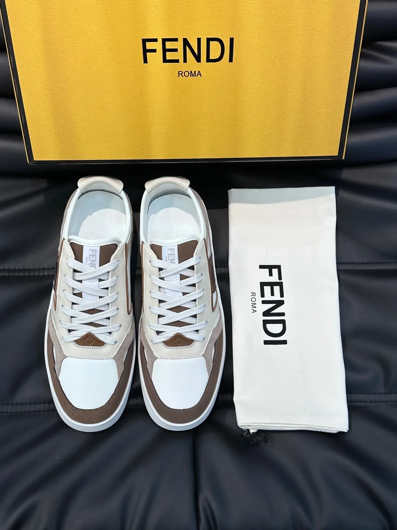 Fendi أحذية رياضية لايف ستايل أبيض وبني من المواد المختلطة مع لوحات شبكية مثقبة 4