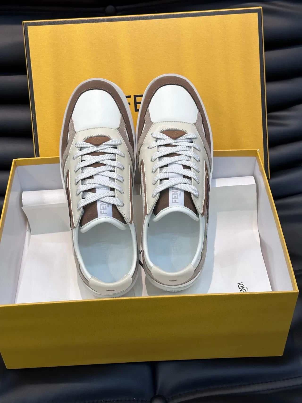 Fendi أحذية رياضية لايف ستايل أبيض وبني من المواد المختلطة مع لوحات شبكية مثقبة 5