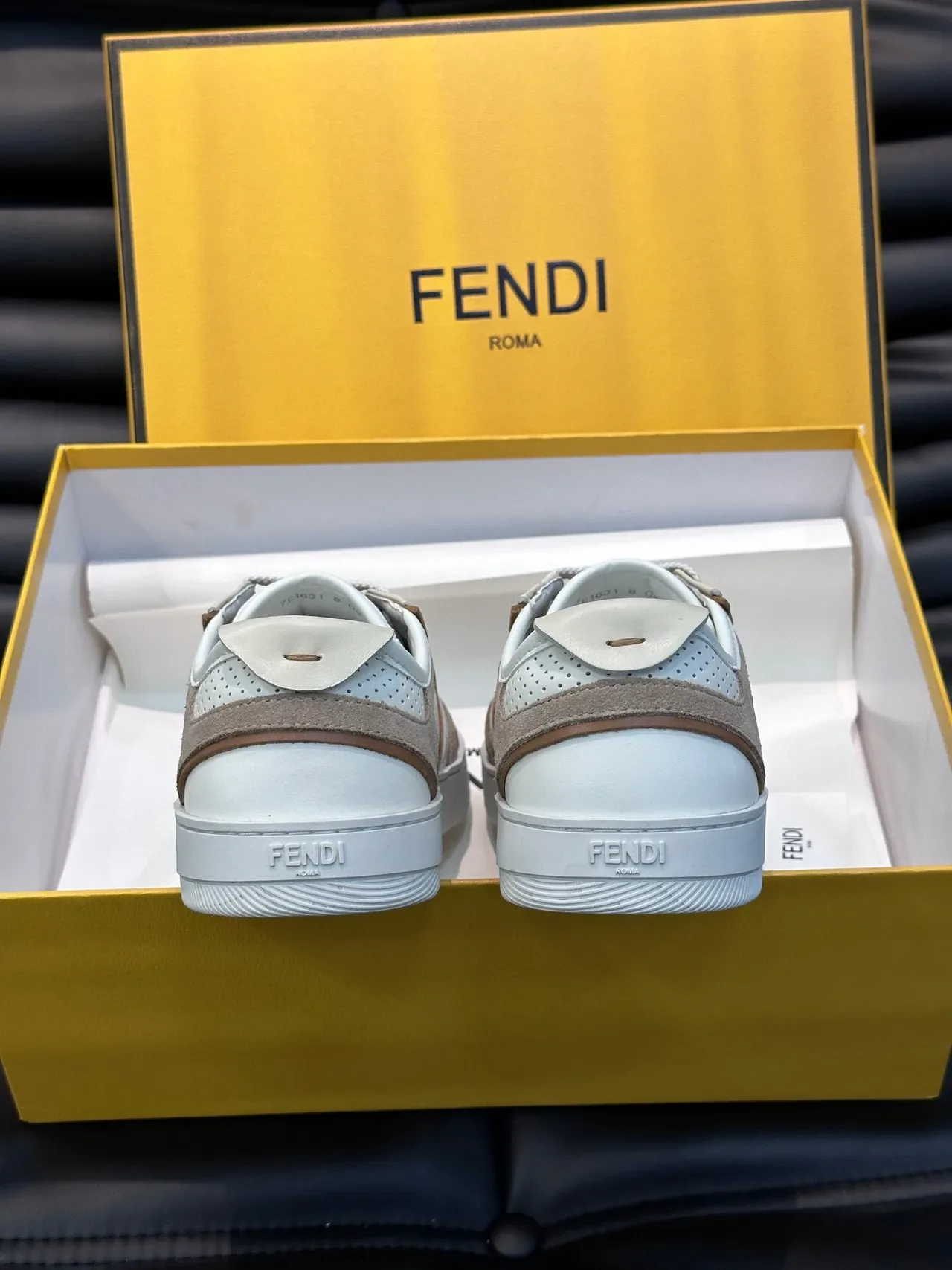 Fendi أحذية رياضية لايف ستايل أبيض وبني من المواد المختلطة مع لوحات شبكية مثقبة 6
