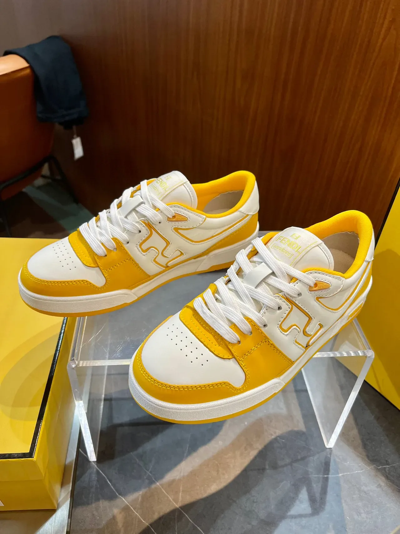 Fendi Tênis Lifestyle Brancos Amarelos Low-Top Color-Bloqueados 1