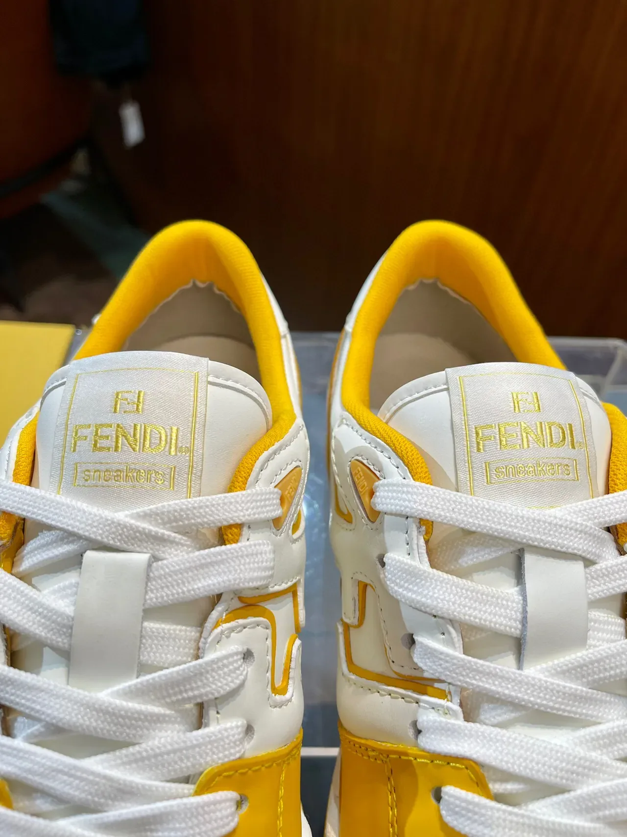 Fendi Tênis Lifestyle Brancos Amarelos Low-Top Color-Bloqueados 4