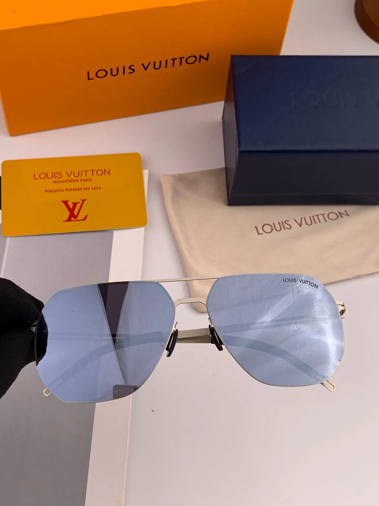 Aviator-Style Thin Metal Frame Dark Tinted Sunglasses 6