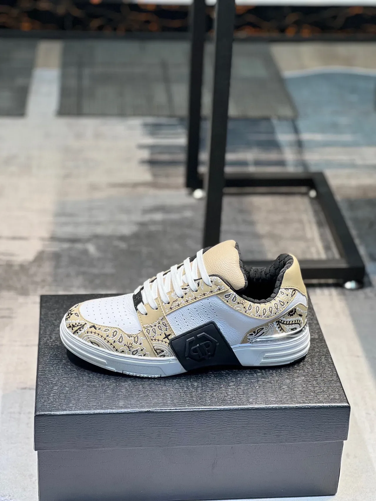 Beige and White Embroidered Paisley Detail Lifestyle Sneakers 2