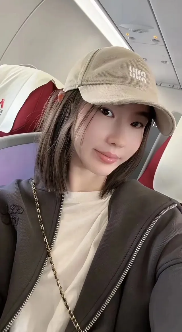 Beige Embroidered Logo Baseball Cap 8