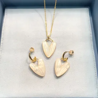 Beige Gold Heart-Shaped Iridescent Shell-Like Earrings