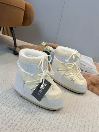 Beige White Insulated High-Top Lace-Up Front Snow Boots 2