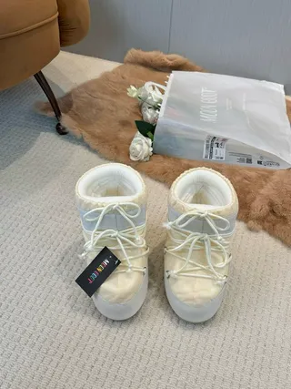 Beige White Insulated High-Top Lace-Up Front Snow Boots 3
