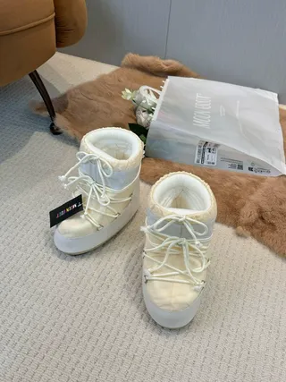 Beige White Insulated High-Top Lace-Up Front Snow Boots 5
