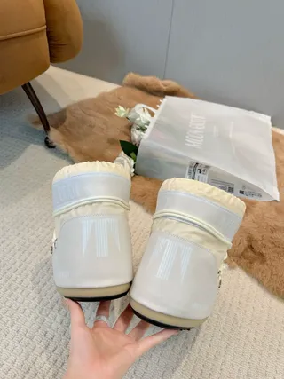 Beige White Insulated High-Top Lace-Up Front Snow Boots 7