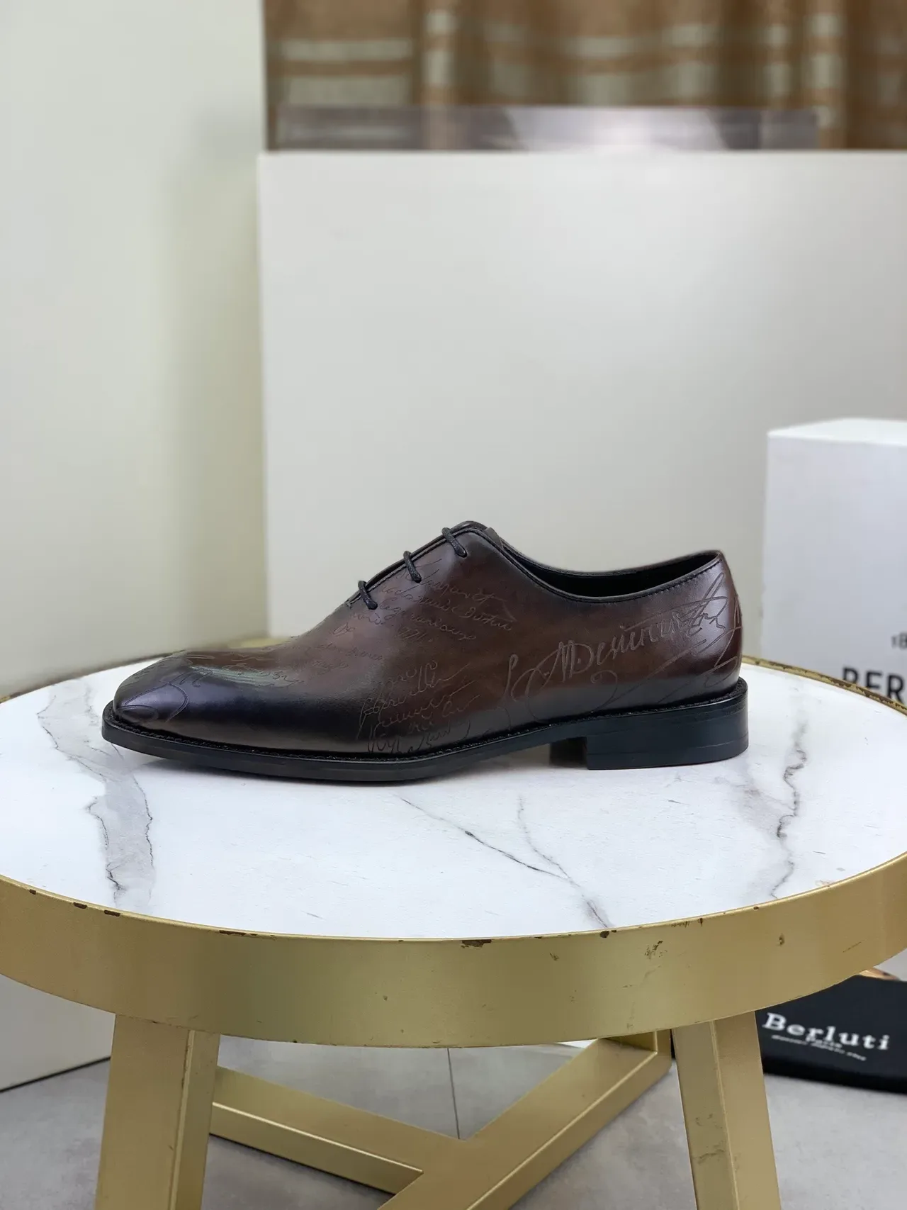 Berluti Marrom Preto Gravado à mão Motivo de Script Couro Polido Sapatos Oxford 8