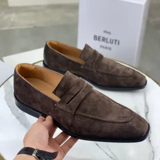 Berluti भूरी स्यूड पेनी लोफर पुरुष लोफर
