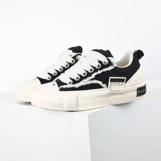Zapatilla canvas negra y beige desconstruida