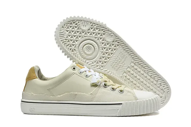 Black and Cream Canvas Low-Top Sneakers 23