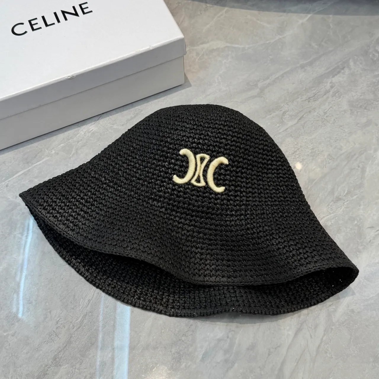 Chapeau Bucket Noir Beige Paille Tressée Bordé Monogramme 4