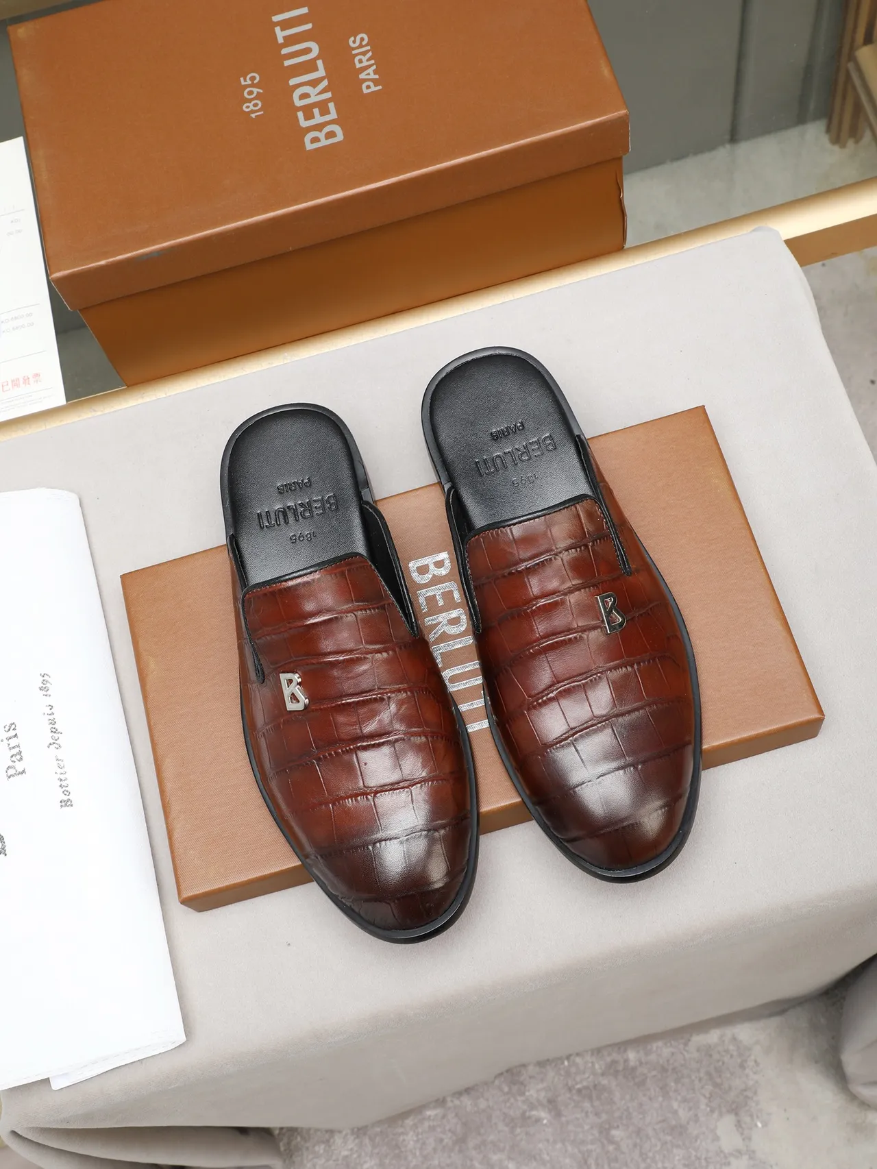 Black Brown Crocodile-Embossed Leather Metallic 'B' Logo Accent Loafer 7