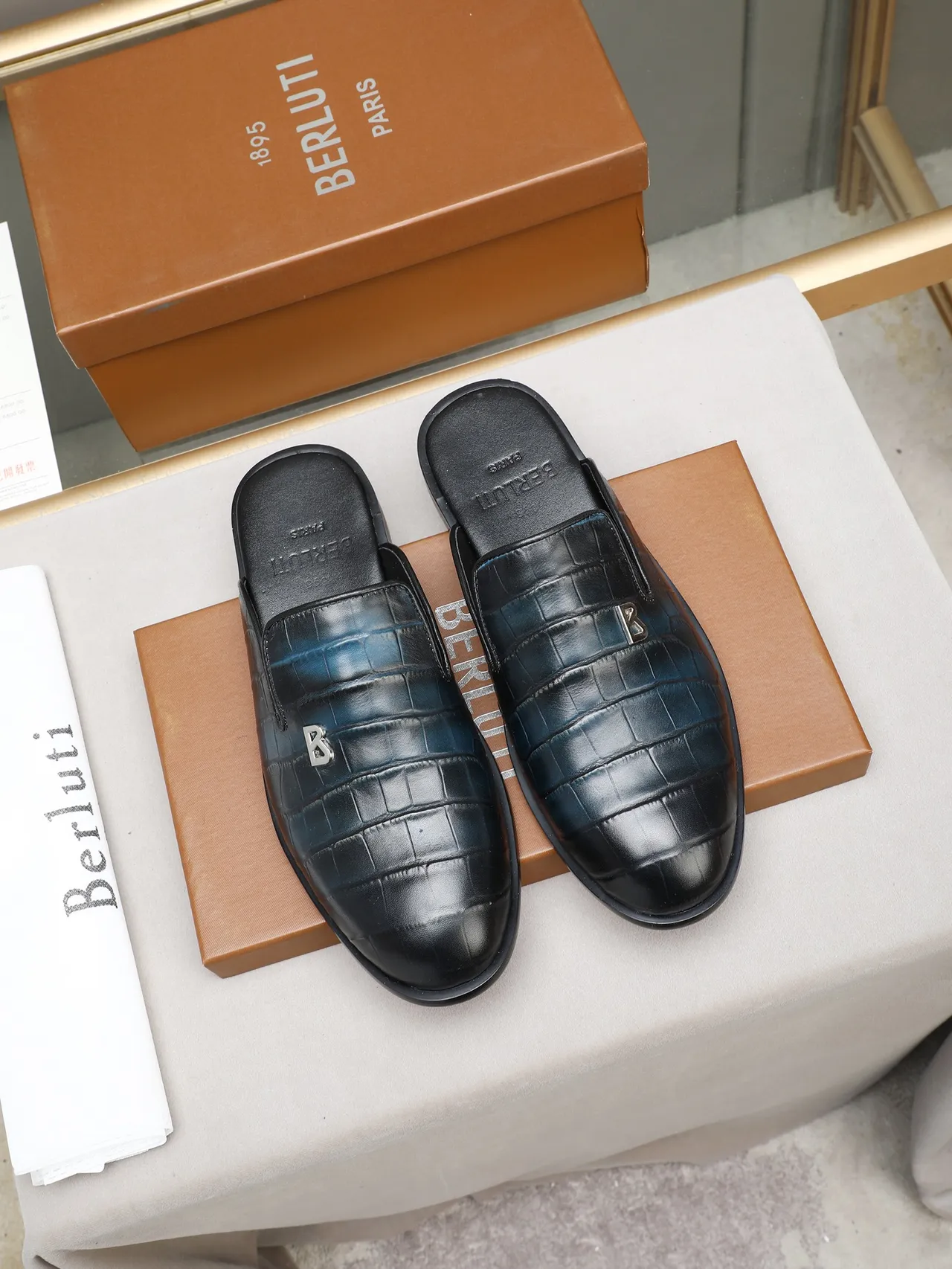Black Brown Crocodile-Embossed Leather Metallic 'B' Logo Accent Loafer 9
