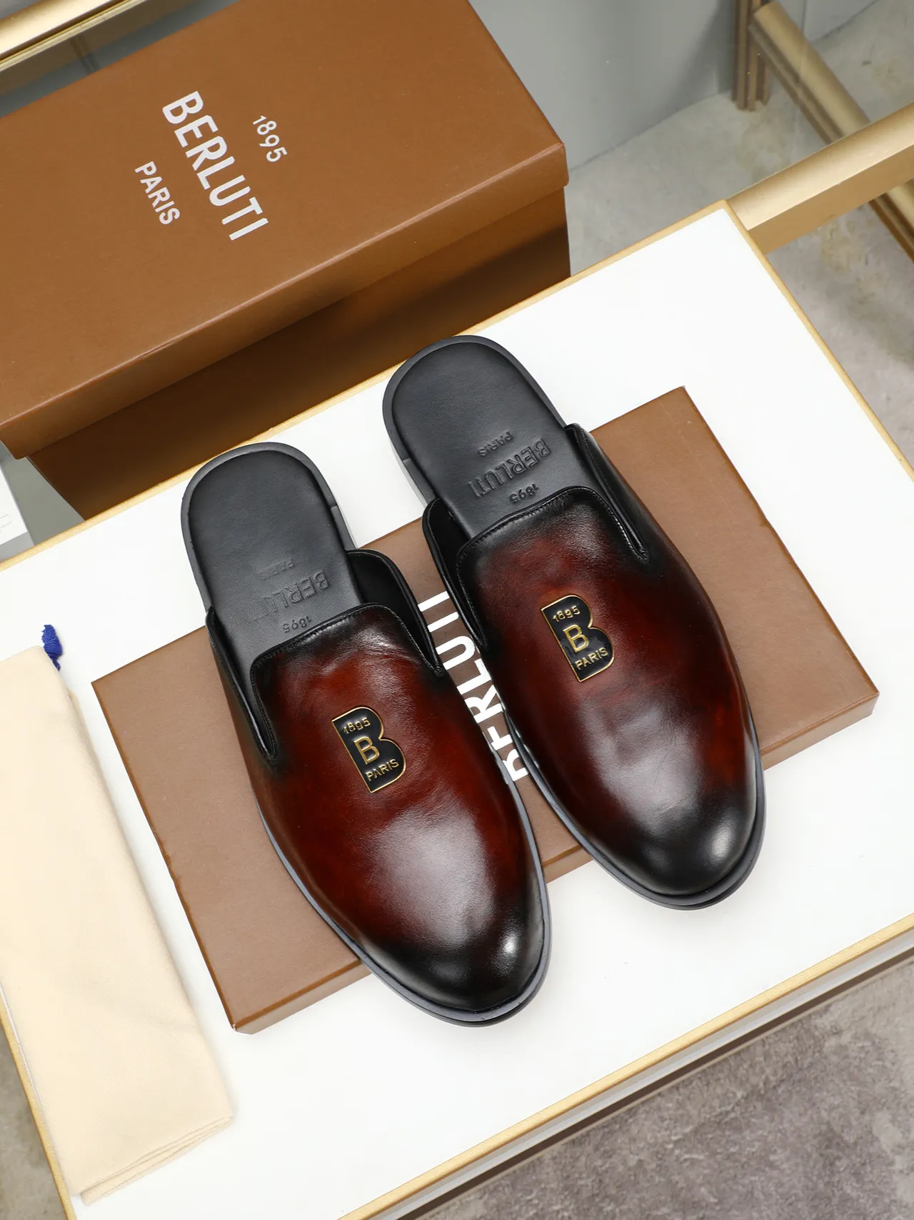 Black Brown Crocodile-Embossed Leather Metallic 'B' Logo Accent Loafer 10