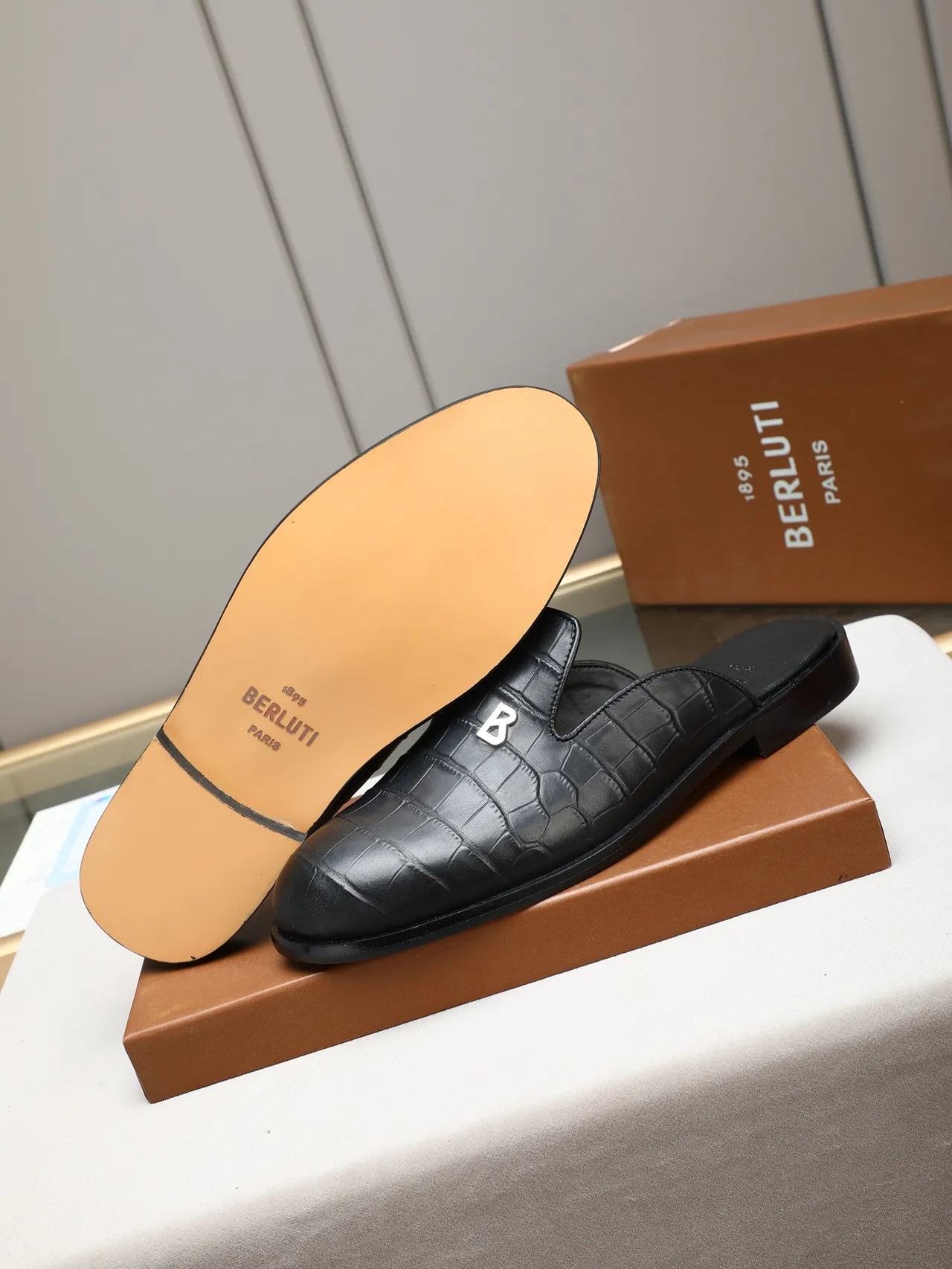 Black Brown Crocodile-Embossed Leather Metallic 'B' Logo Accent Loafer 13