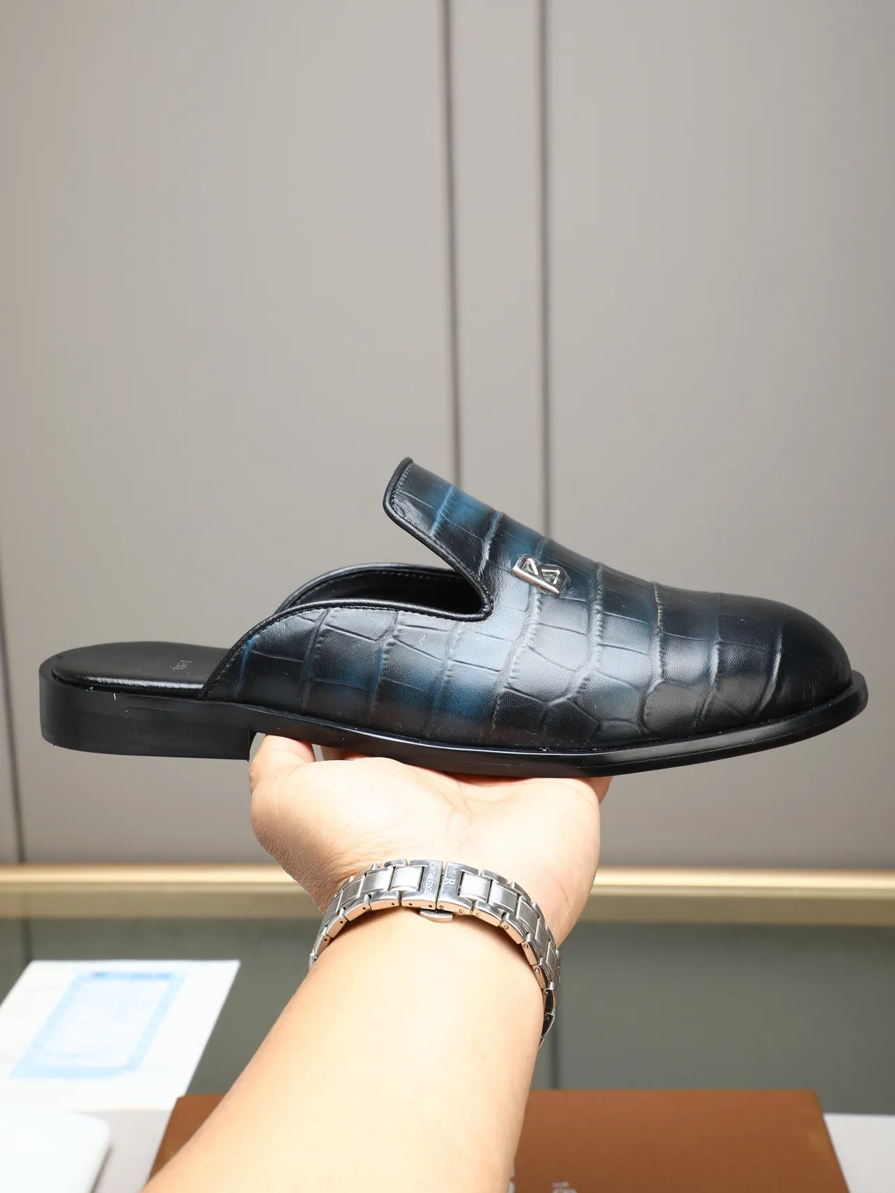 Black Brown Crocodile-Embossed Leather Metallic 'B' Logo Accent Loafer 19