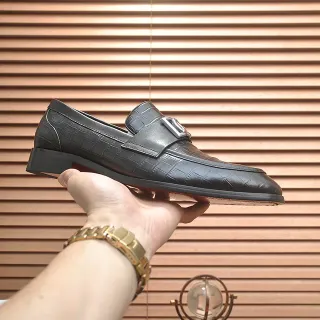 黑色鳄鱼纹皮革扣带乐福鞋