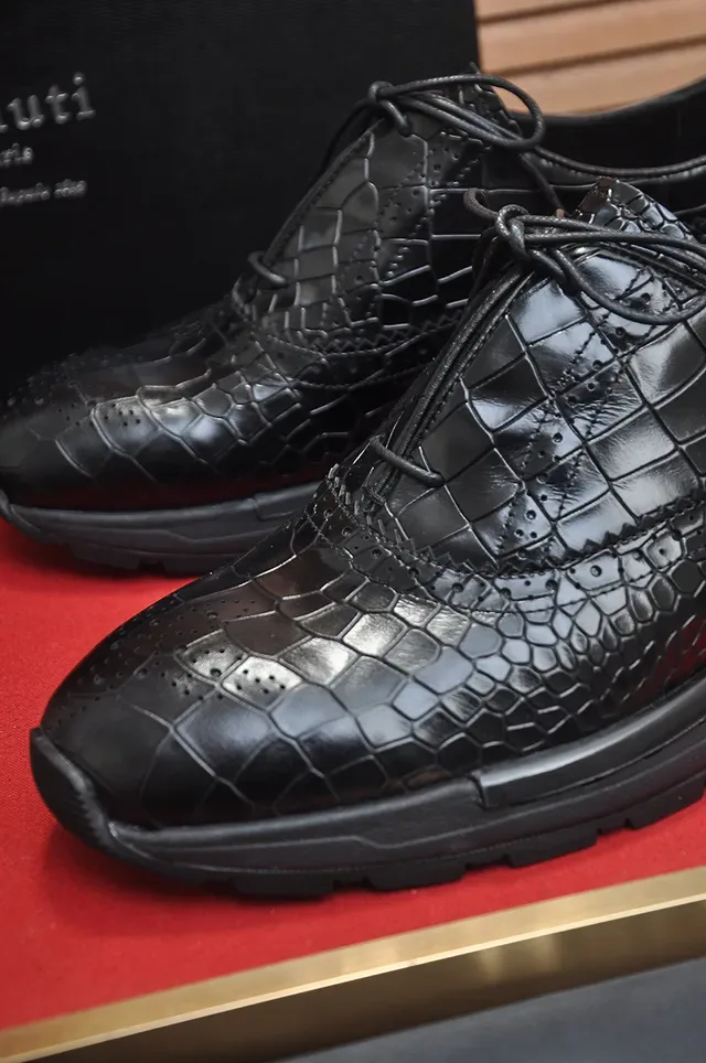 Brogue à aile cuir noir embossé crocodile 2
