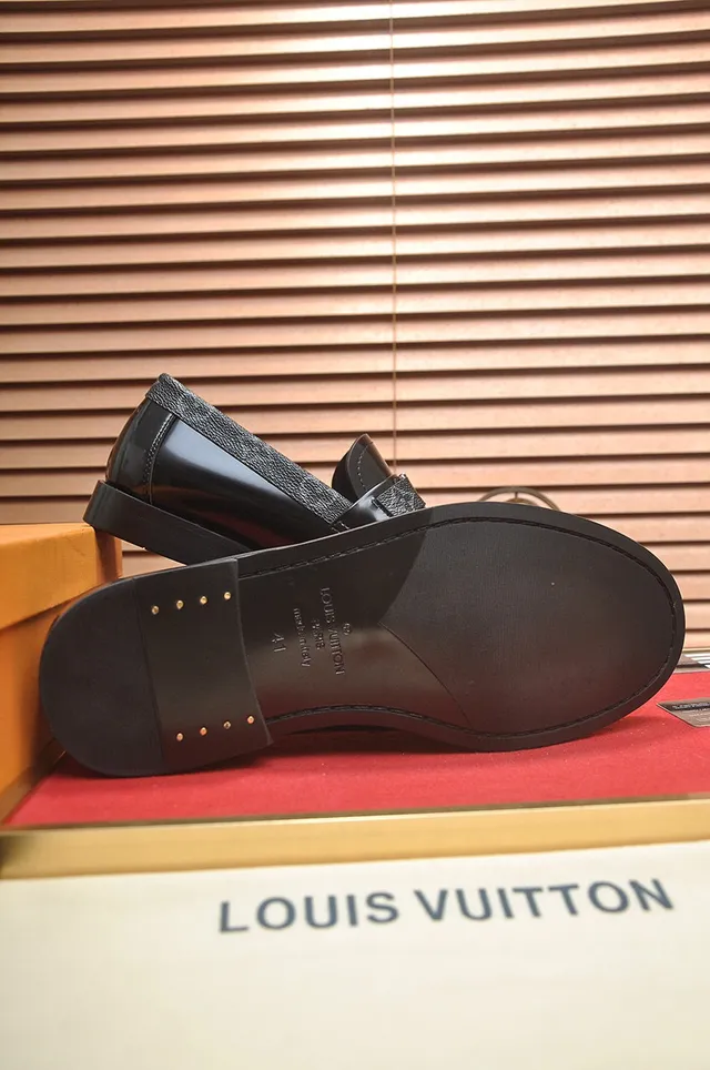 Black Glossy Patent Leather Textured Contrast Strap Loafer 4