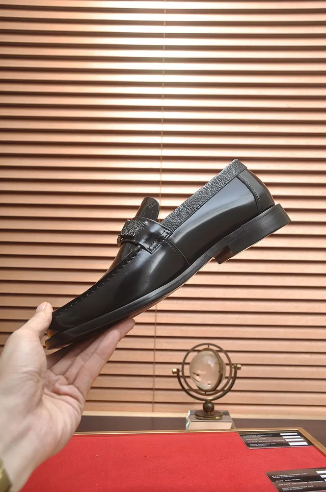 Black Glossy Patent Leather Textured Contrast Strap Loafer 6