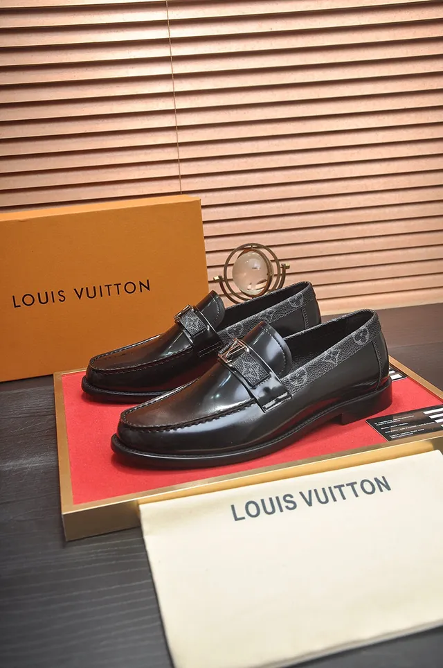 Black Glossy Patent Leather Textured Contrast Strap Loafer 7