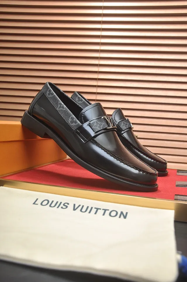 Black Glossy Patent Leather Textured Contrast Strap Loafer 8
