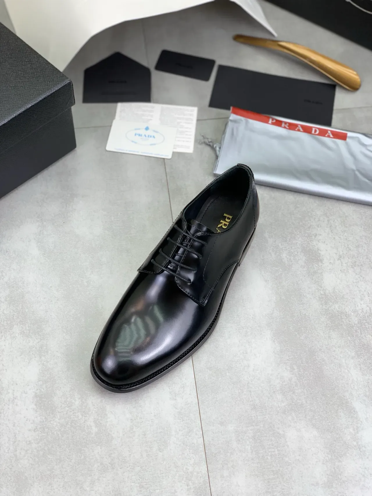 Zapatos Oxford negros brillantes con punta redonda 4