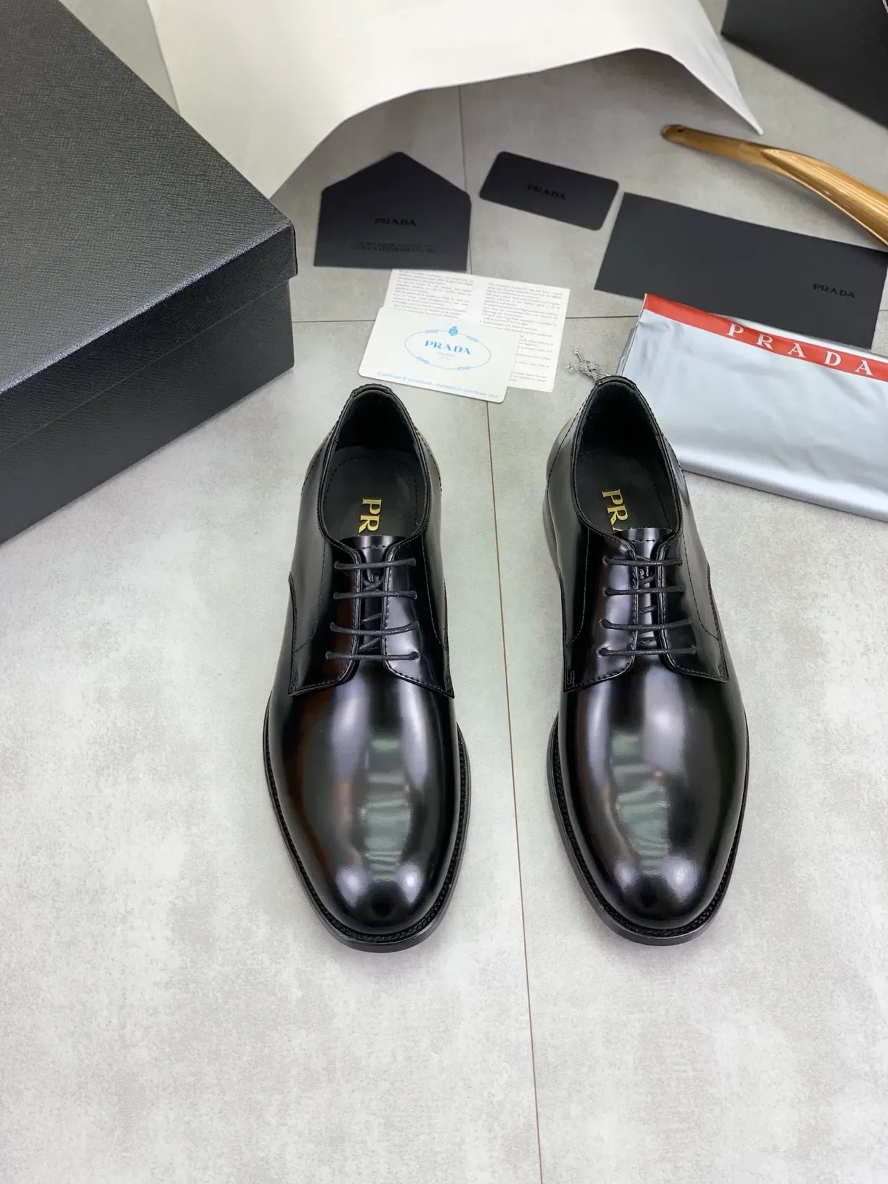 Zapatos Oxford negros brillantes con punta redonda 5