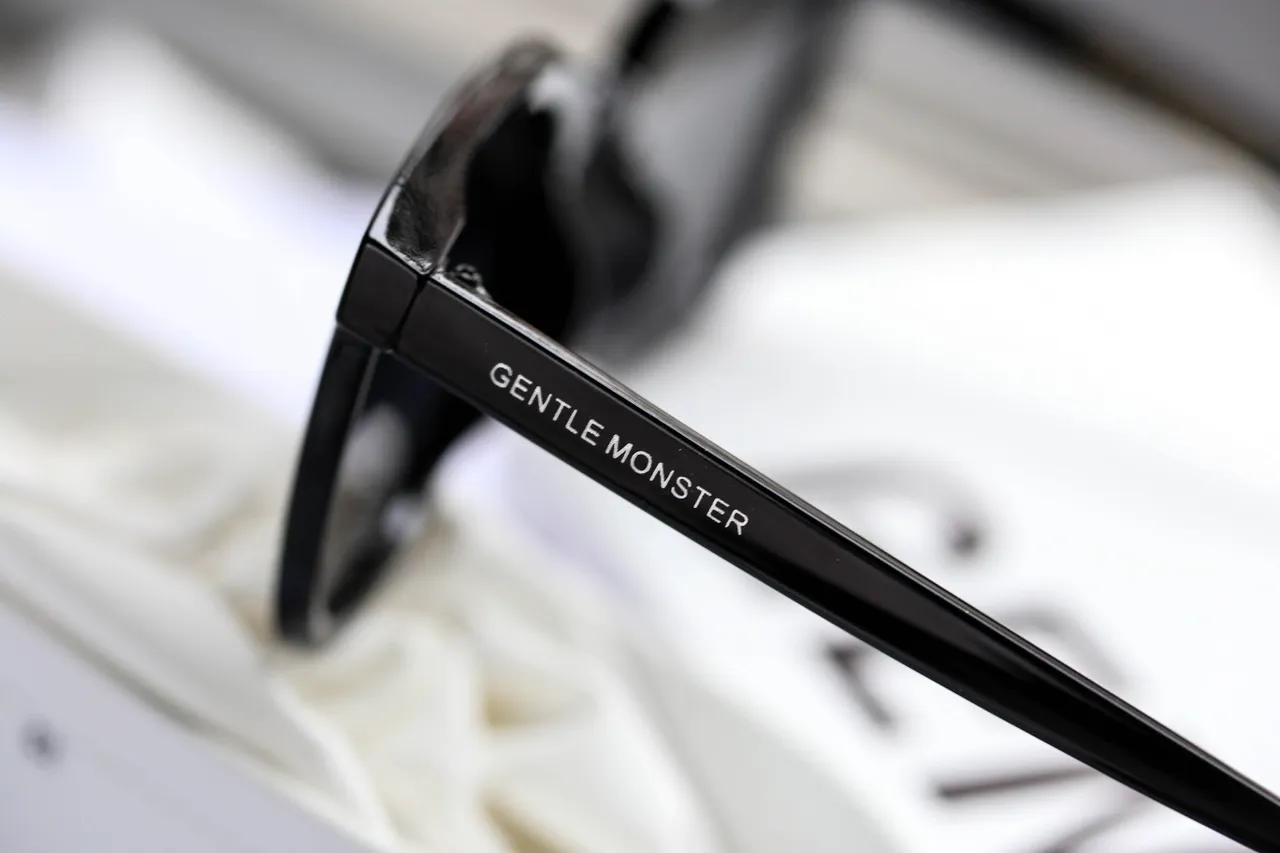 Black Glossy Shield-Style Sunglasses 6