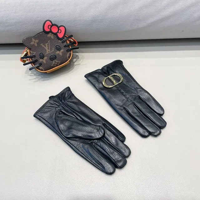 Black Gold Oval Buckle Leather Gloves 4