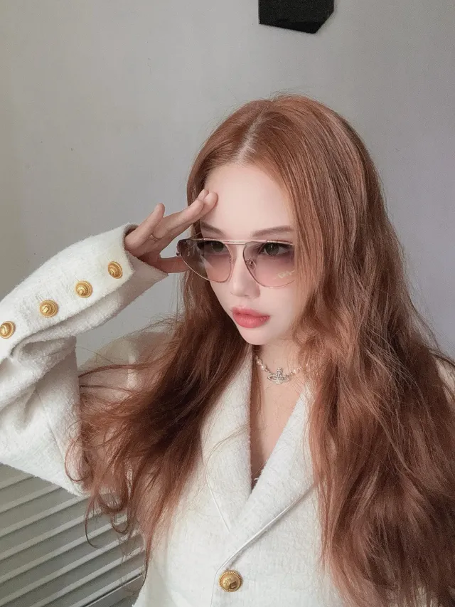 Black Gold Shield-Shaped Thin Metal Frame Sunglasses 5