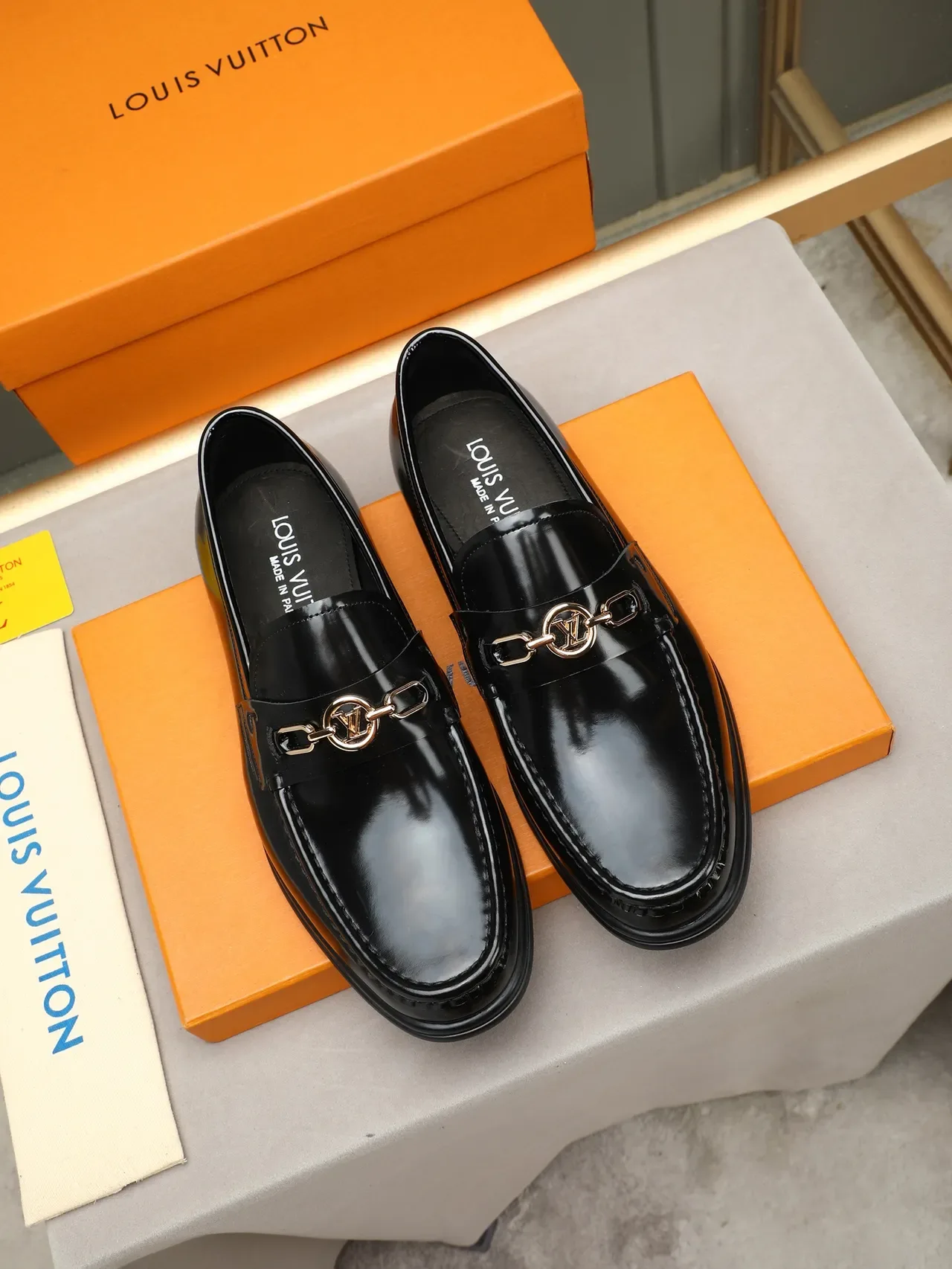 Loafer noir en cuir verni avec mors de cheval 3