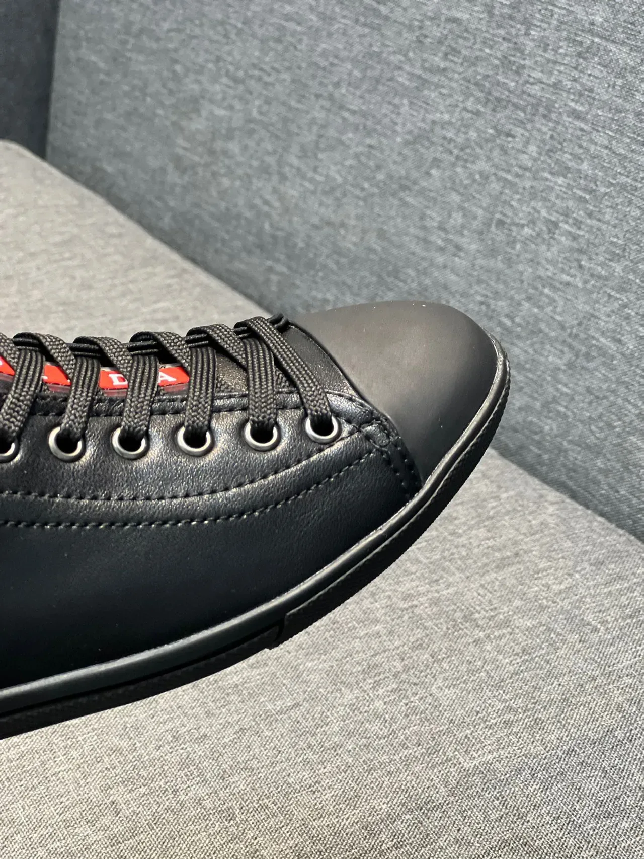 Black Red Low-Top Leather-Like Upper Sneakers 3