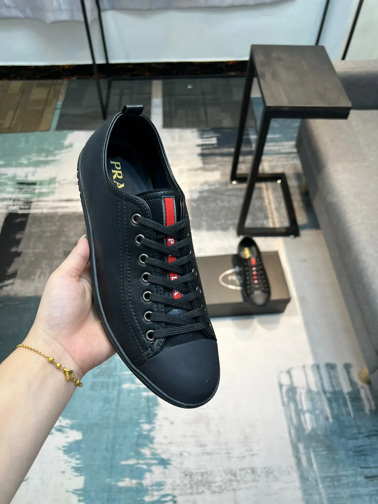 Black Red Low-Top Leather-Like Upper Sneakers 6
