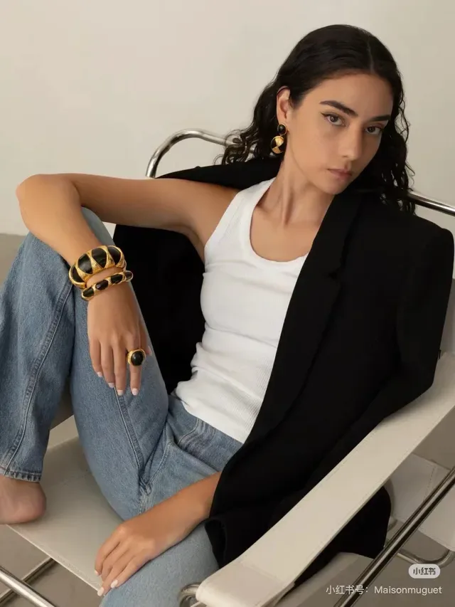 Black White Enamel-Coated Gold-Tone Woven Motif Bracelet 3