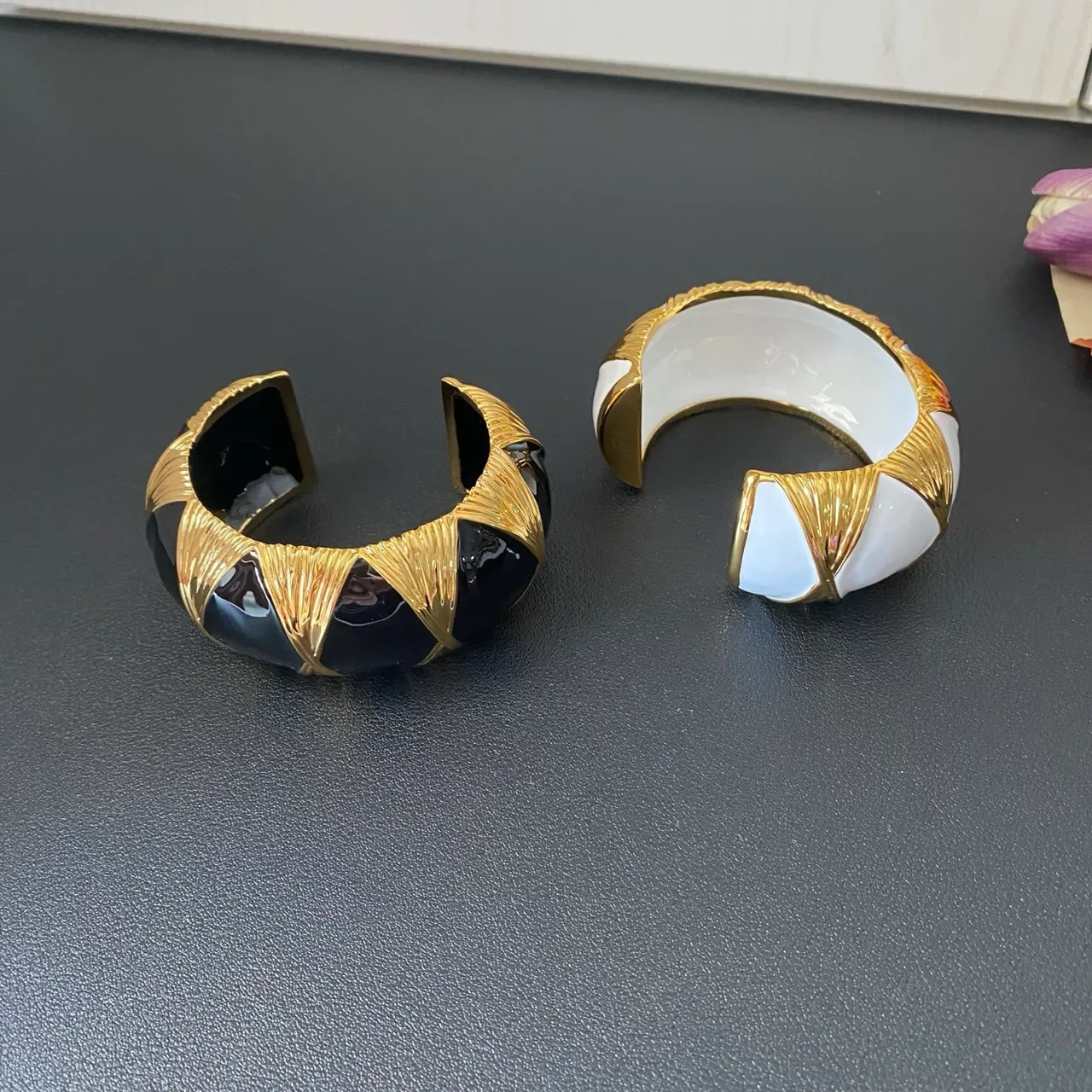 Black White Enamel-Coated Gold-Tone Woven Motif Bracelet 4