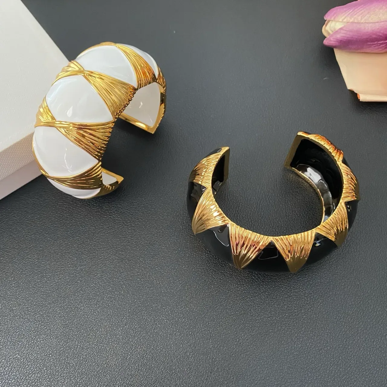 Black White Enamel-Coated Gold-Tone Woven Motif Bracelet 9