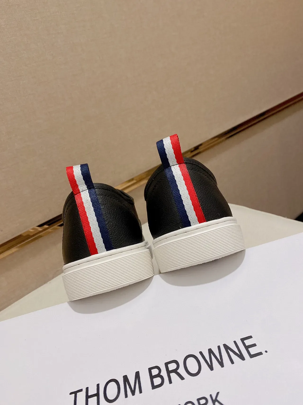 Black White Leather Upper Flat Sole Casual Shoes 3